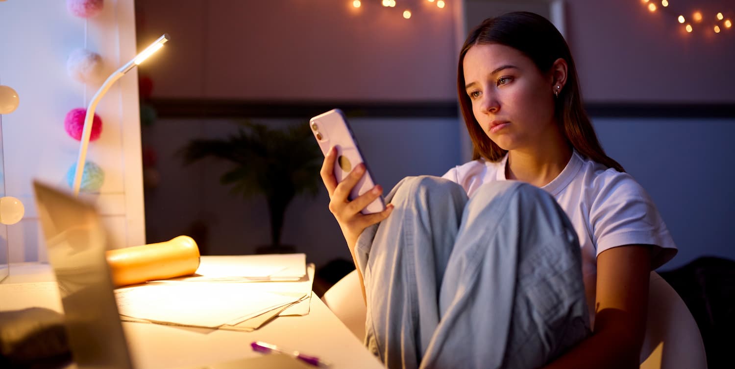 Sad teenager on her mobile, feeling ghosted 